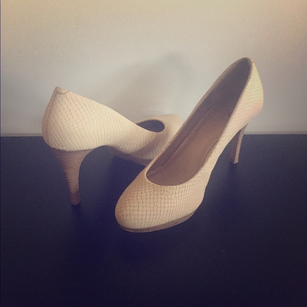 Vince Camuto beige pumps